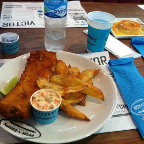 Photo taken at Victor Fish &#39;n&#39; Chips by Sabrina H. on 5/5/2013