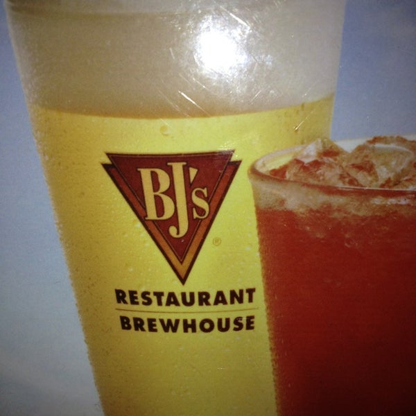 Photo taken at BJ&#39;s Restaurant &amp; Brewhouse by Brandon S. on 4/2/2013