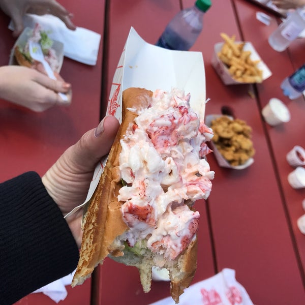 Amazing fresh true Maine lobster rolls! Great outdoor seating too for a picturesque Maine lunch.