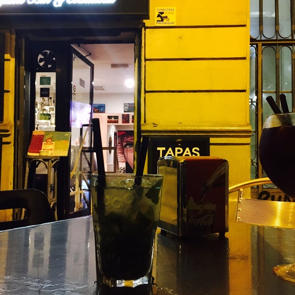 9/17/2017 tarihinde СашаВяль Barceloner.comziyaretçi tarafından Chill Bar'de çekilen fotoğraf