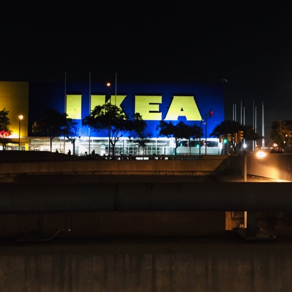 รูปภาพถ่ายที่ IKEA โดย СашаВяль Barceloner.com เมื่อ 11/15/2018