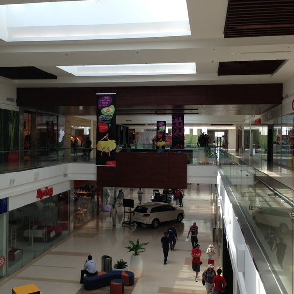 รูปภาพถ่ายที่ Mall Plaza El Castillo โดย Esteban A. เมื่อ 2/11/2013
