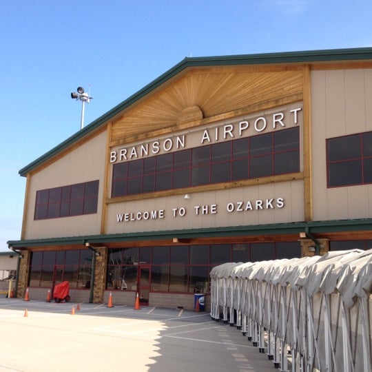 10/21/2012にEllen R.がBranson Airport (BKG)で撮った写真