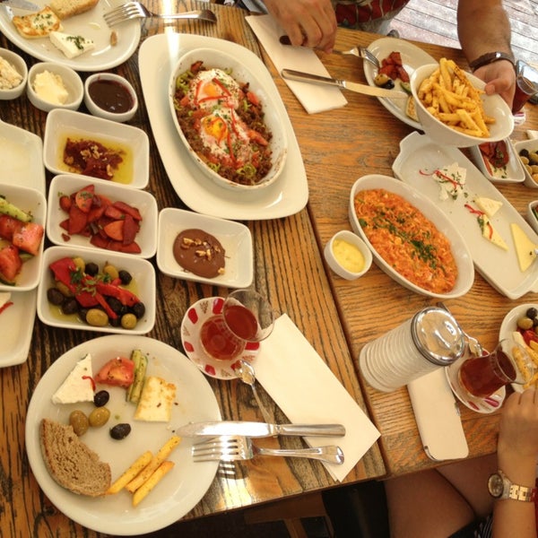 Photo taken at Cadde Restaurant &amp; Bar by Tuğçe K. on 5/19/2013