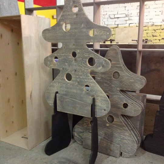 รูปภาพถ่ายที่ Общественная столярная мастерская &quot;Механические деревянные шестеренки&quot; โดย Alexandra B. เมื่อ 11/23/2012