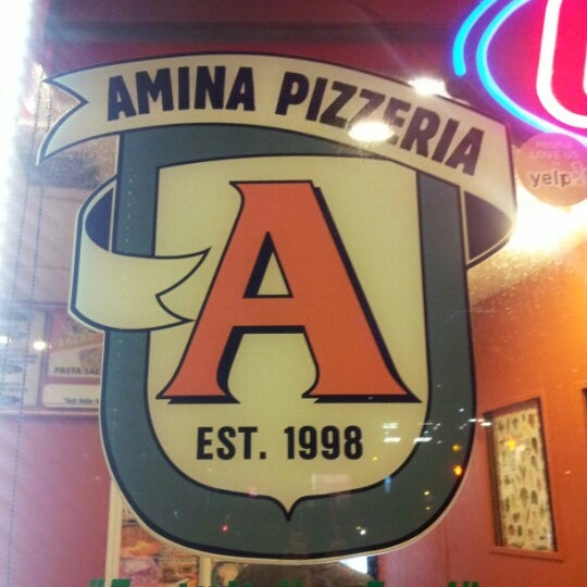 Foto tirada no(a) Amina Pizzeria LLC por cbuku em 9/19/2012
