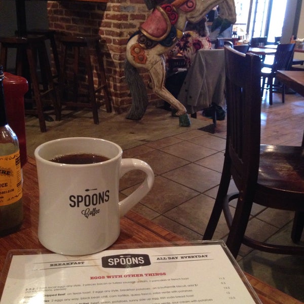 3/31/2015 tarihinde Joni D.ziyaretçi tarafından Spoons Cafe'de çekilen fotoğraf