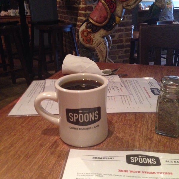 9/16/2015 tarihinde Joni D.ziyaretçi tarafından Spoons Cafe'de çekilen fotoğraf