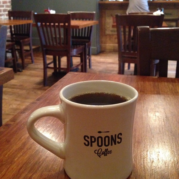 Das Foto wurde bei Spoons Cafe von Joni D. am 6/18/2015 aufgenommen