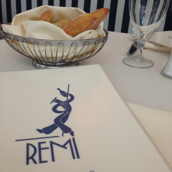 Das Foto wurde bei Remi Restaurant von Mark G. am 4/19/2013 aufgenommen