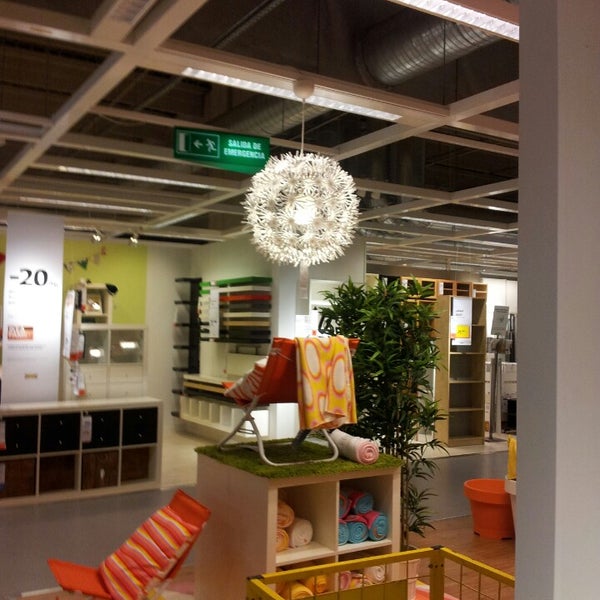 รูปภาพถ่ายที่ IKEA โดย Javier L. เมื่อ 3/23/2013