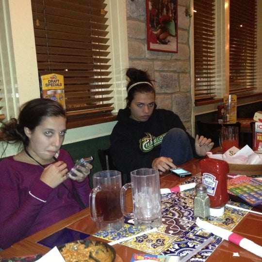 Photo taken at Chili&#39;s Grill &amp; Bar by Sixydukemom on 11/26/2012