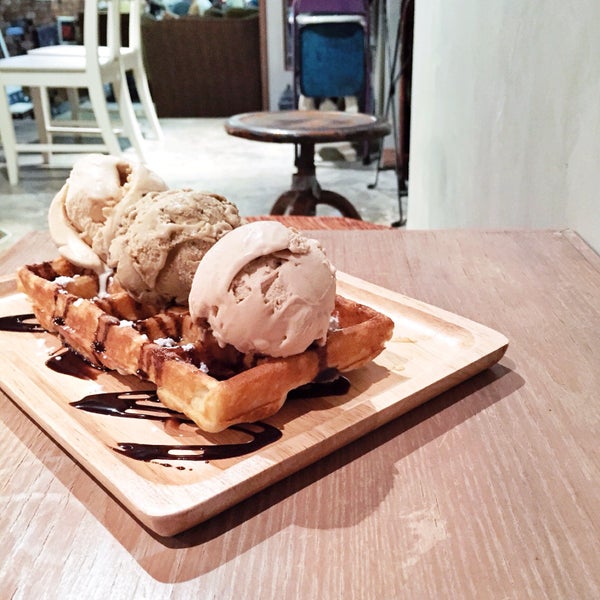 Quite the typical offering of waffles and ice cream. The hazelnut ice cream was really good tho!
