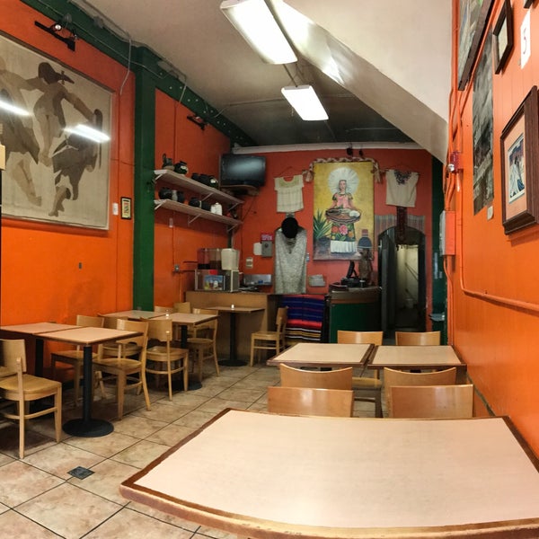 9/13/2017 tarihinde Jonathan A.ziyaretçi tarafından La Oaxaqueña Bakery &amp; Restaurant'de çekilen fotoğraf