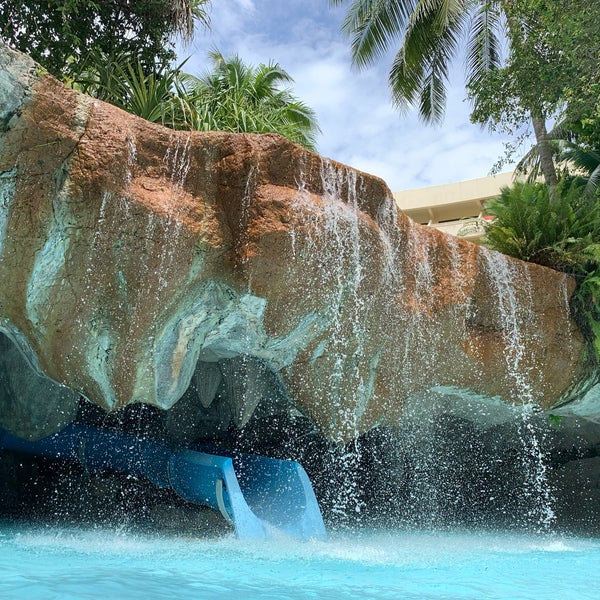 Foto diambil di Garden Pool @ Hilton Phuket Arcadia Resort &amp; Spa oleh Ryan T. pada 8/8/2019