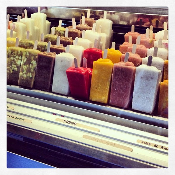 Foto diambil di Mateo&#39;s Ice Cream &amp; Fruit Bars oleh Deborah C. pada 5/25/2013