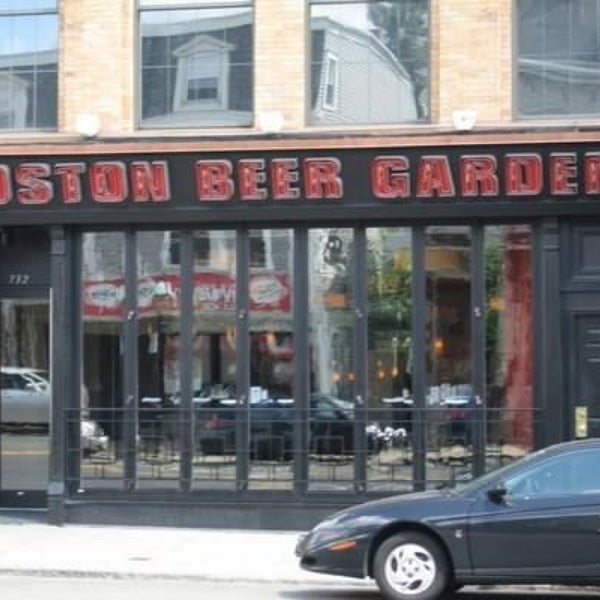 Das Foto wurde bei Boston Beer Garden von Tristan L. am 9/29/2013 aufgenommen