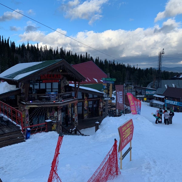 3/18/2020 tarihinde Evgeniy Z.ziyaretçi tarafından Grelka Apres Ski Bar'de çekilen fotoğraf