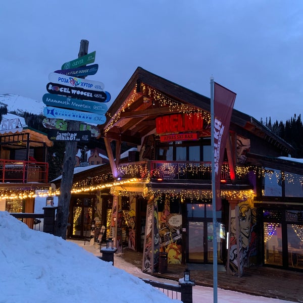3/18/2020 tarihinde Evgeniy Z.ziyaretçi tarafından Grelka Apres Ski Bar'de çekilen fotoğraf