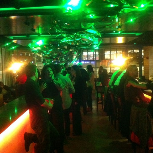 10/25/2012에 Joselin M.님이 Emerald Lounge에서 찍은 사진