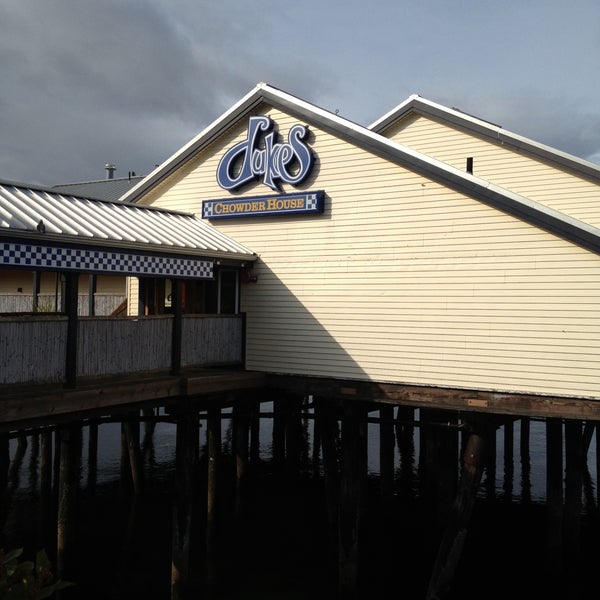 4/21/2013 tarihinde Olga P.ziyaretçi tarafından Duke&#39;s Seafood Tacoma'de çekilen fotoğraf