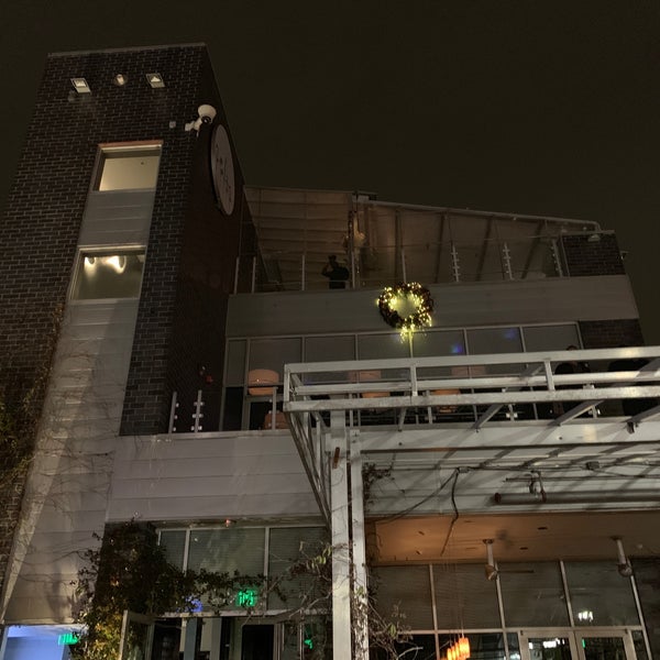 3/10/2019 tarihinde Christian A.ziyaretçi tarafından Solas Lounge &amp; Rooftop Bar'de çekilen fotoğraf
