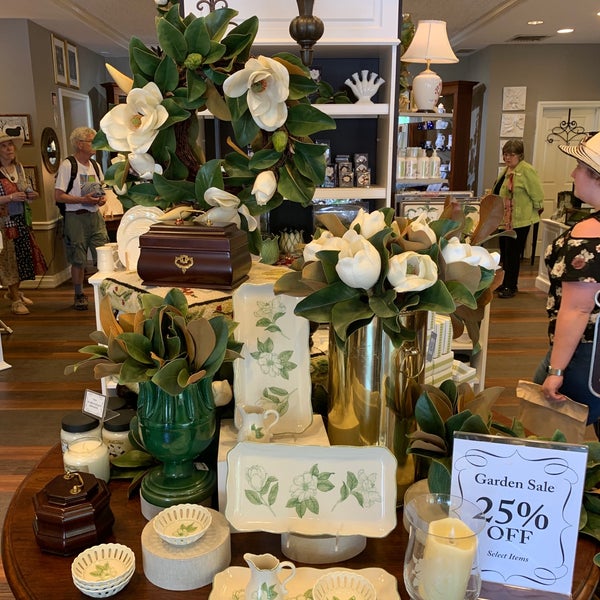 Williamsburg Craft House Gift Store in Williamsburg