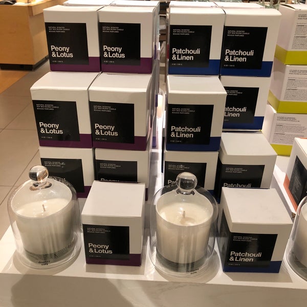 Photo taken at Crate &amp; Barrel by Christian A. on 1/27/2018