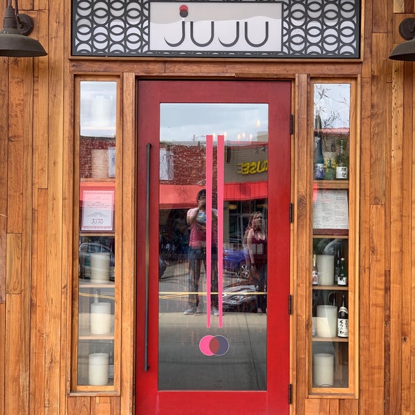 Снимок сделан в Juju Asian Tapas + Bar пользователем Christian A. 4/7/2019