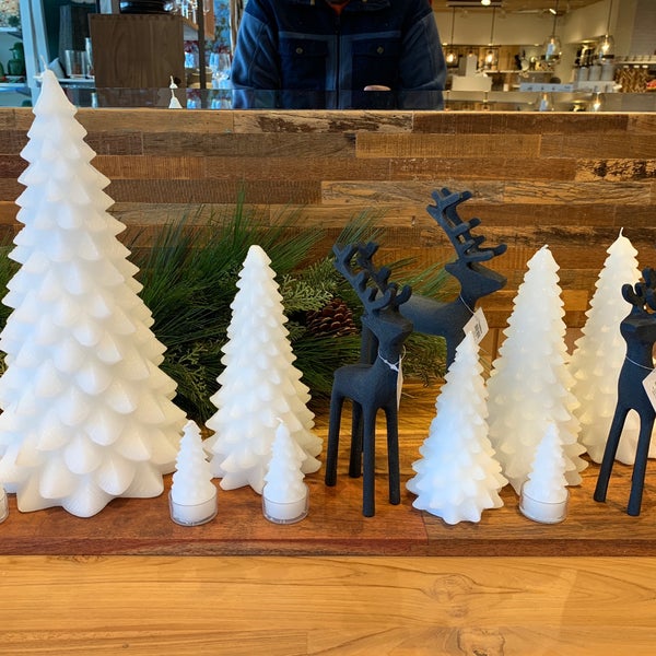 Photo taken at Crate &amp; Barrel by Christian A. on 10/21/2018