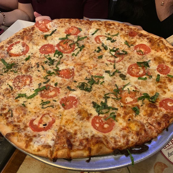 Foto diambil di Ruckus Pizza, Pasta &amp; Spirits oleh Christian A. pada 2/2/2019