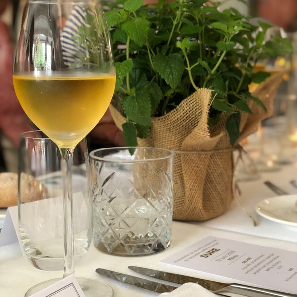 Foto diambil di L&#39;invité le Restaurant oleh Sabine (Your Ambassadrice) d. pada 6/19/2018
