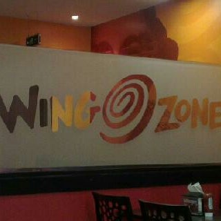 Photo taken at Wing Zone by Lia C. on 5/26/2013