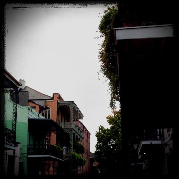 Das Foto wurde bei French Quarter Phantoms Ghost Tour von C C. am 9/7/2013 aufgenommen