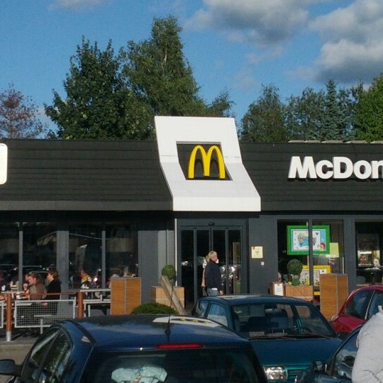 รูปภาพถ่ายที่ McDonald&#39;s โดย Joost A. เมื่อ 9/22/2012