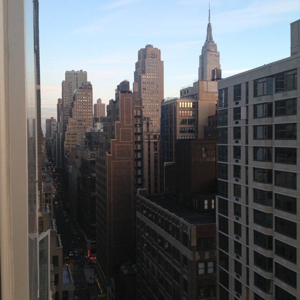 12/23/2012 tarihinde ᴡ C.ziyaretçi tarafından Holiday Inn Express New York City - Times Square'de çekilen fotoğraf