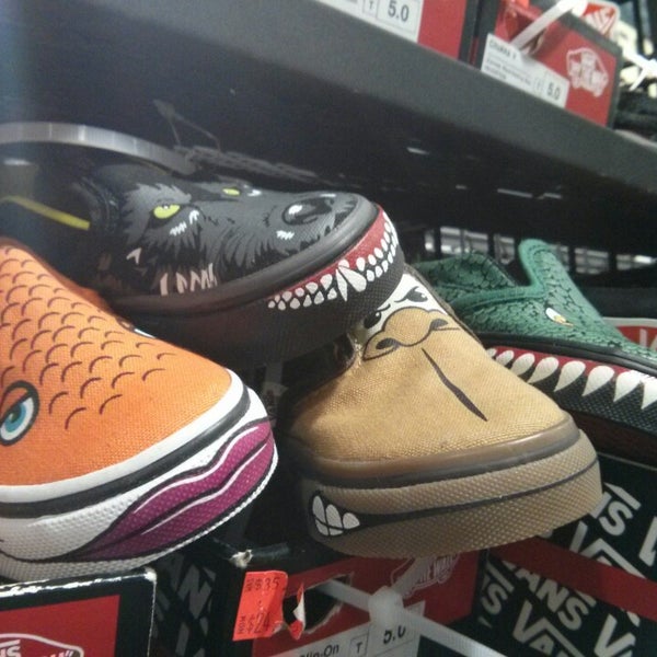 vans outlet chicago