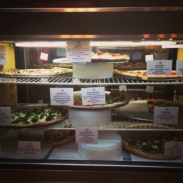 5/30/2014 tarihinde Alexander H.ziyaretçi tarafından Cafe Viva Gourmet Pizza'de çekilen fotoğraf