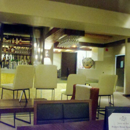 รูปภาพถ่ายที่ AGAVE Lounge โดย Melissa เมื่อ 9/16/2012