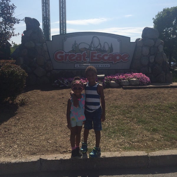 Foto diambil di Six Flags Great Escape &amp; Hurricane Harbor oleh Colleen P. pada 9/4/2015