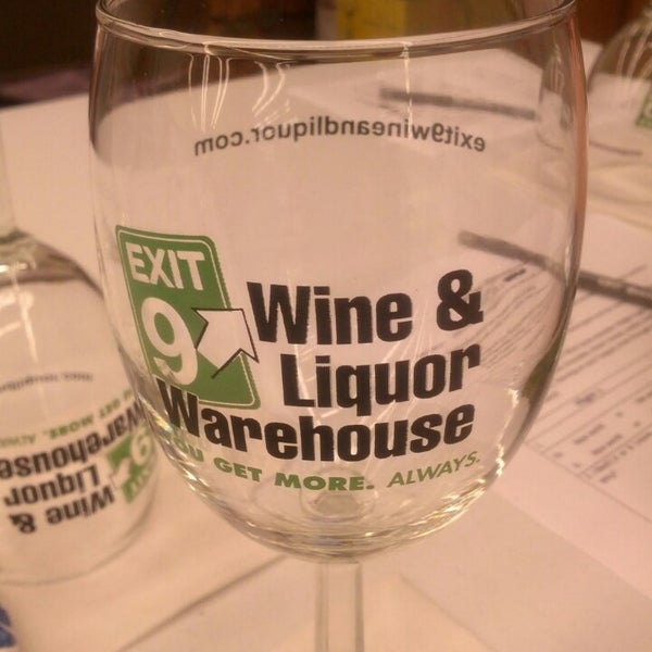 Foto diambil di Exit 9 Wine &amp; Liquor Warehouse oleh Colleen P. pada 6/25/2013