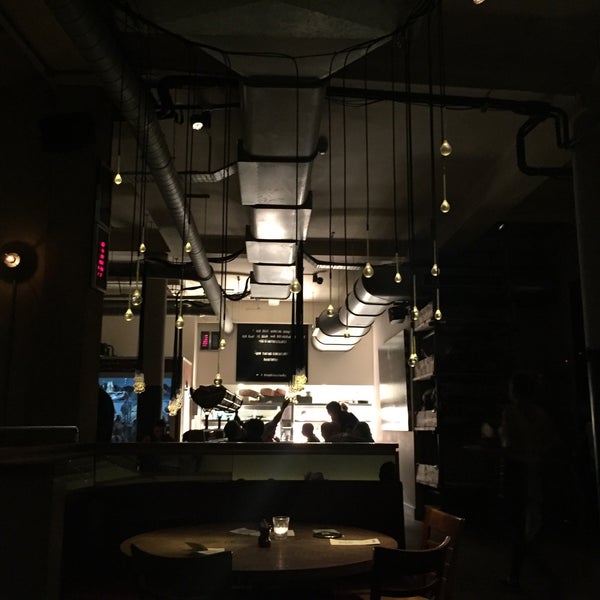 รูปภาพถ่ายที่ Sophie&#39;s Steakhouse &amp; Bar โดย Irina V. เมื่อ 10/9/2015