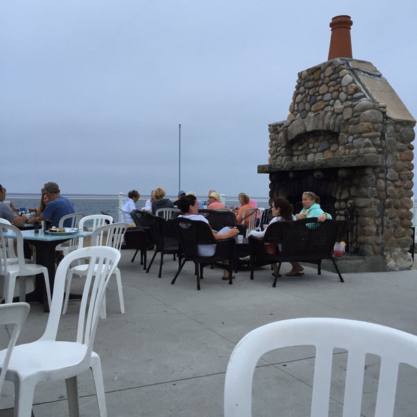 8/20/2015에 Aaron D.님이 Andrea Seaside Restaurant &amp; Bar에서 찍은 사진