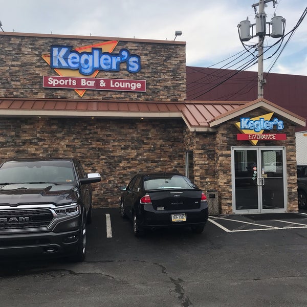 รูปภาพถ่ายที่ Kegler&#39;s Sports Bar &amp; Lounge โดย Patrick R. เมื่อ 8/7/2019