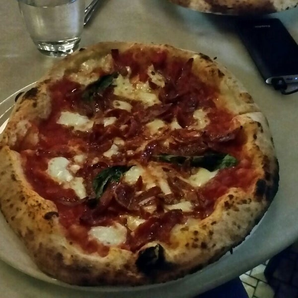 Photo taken at Pizzaiolo Primo by Patrick R. on 8/10/2015