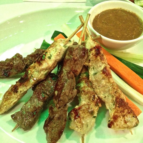 Indonesian beef and chicken satays, peanut sauce – A perfect choice for sharing