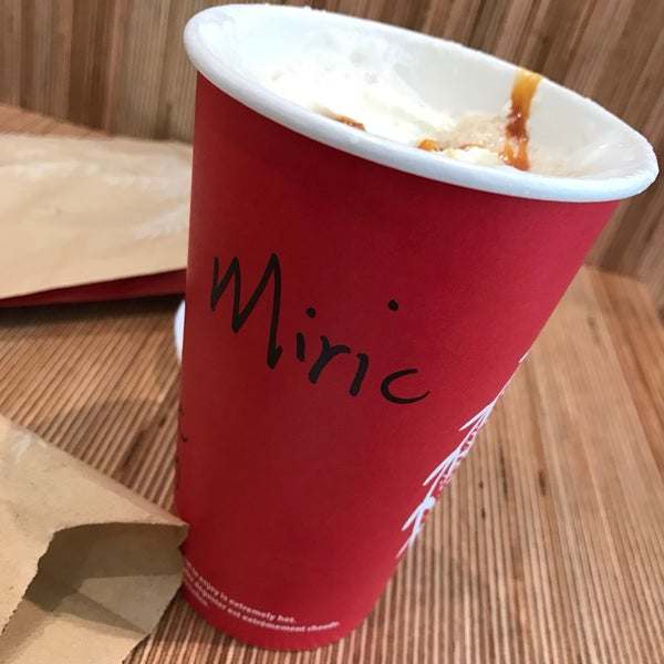 11/14/2016 tarihinde Meric A.ziyaretçi tarafından Starbucks'de çekilen fotoğraf