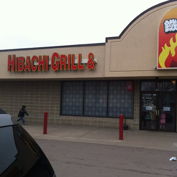 Photo taken at Hibachi Grill &amp; Supreme Buffet - Sioux Falls by Randy R. on 3/10/2013