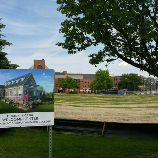 5/16/2016 tarihinde Angus W.ziyaretçi tarafından Wheaton College'de çekilen fotoğraf