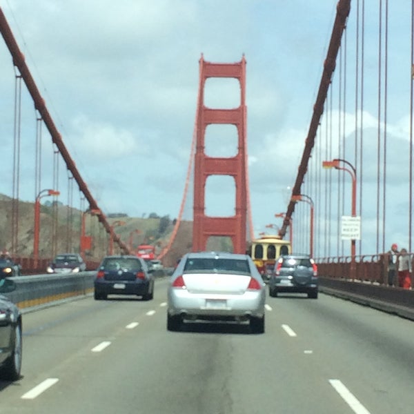 Foto tirada no(a) Ponte Golden Gate por Charles D. em 4/25/2015